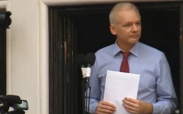 Julian Assange si rivolge a Barack Obama dall'ambasciata dell'Ecuador